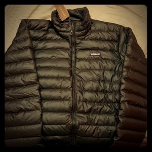 Men's size Large Patagonia down sweater jacket